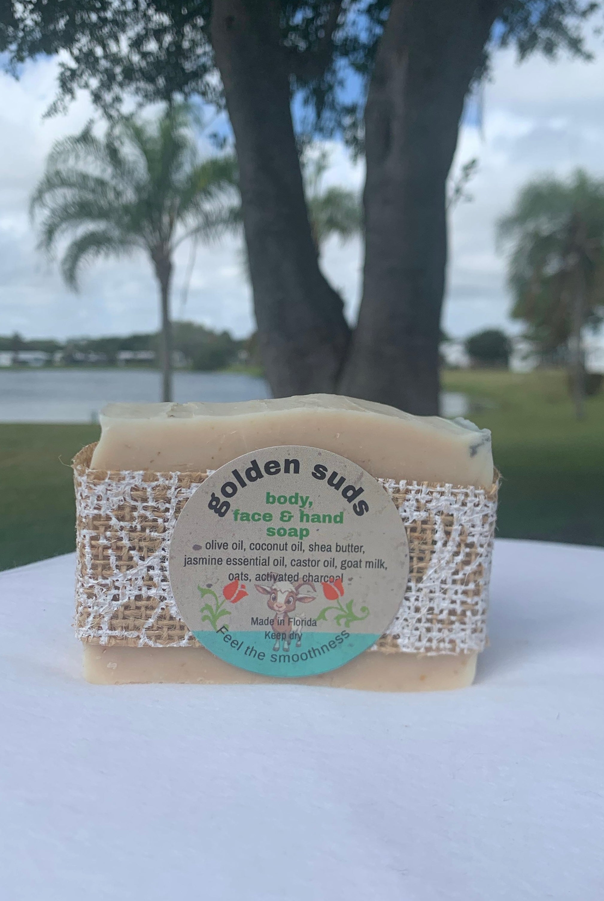 Moonlite Meadow begins with delicate pink rose and jasmine, perfect blended with musk and woodsy notes, rich in nutrients and lactic acid, helping to hydrate and soften skin. Gently exfoliates and removes dead cells, rich in vitamin A, B6, B12 & E.