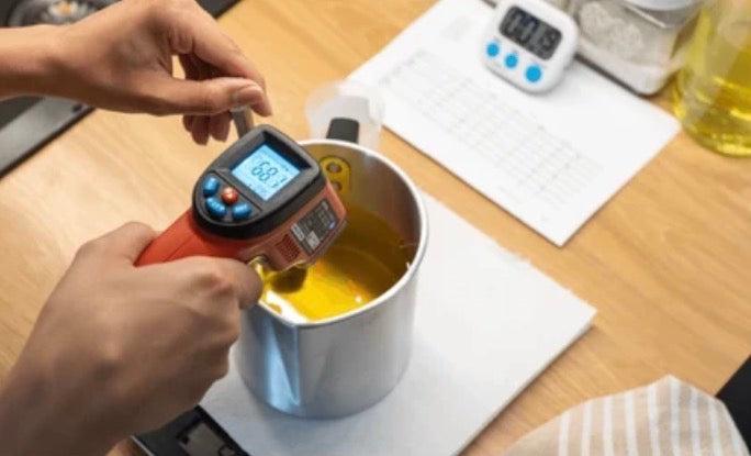 Butter Bliss Turmeric, wisk yourself away with this tropical scent, fruit paradise with creamy coconut, passion fruit and grapefruit. Feels fresh and reinvigorated