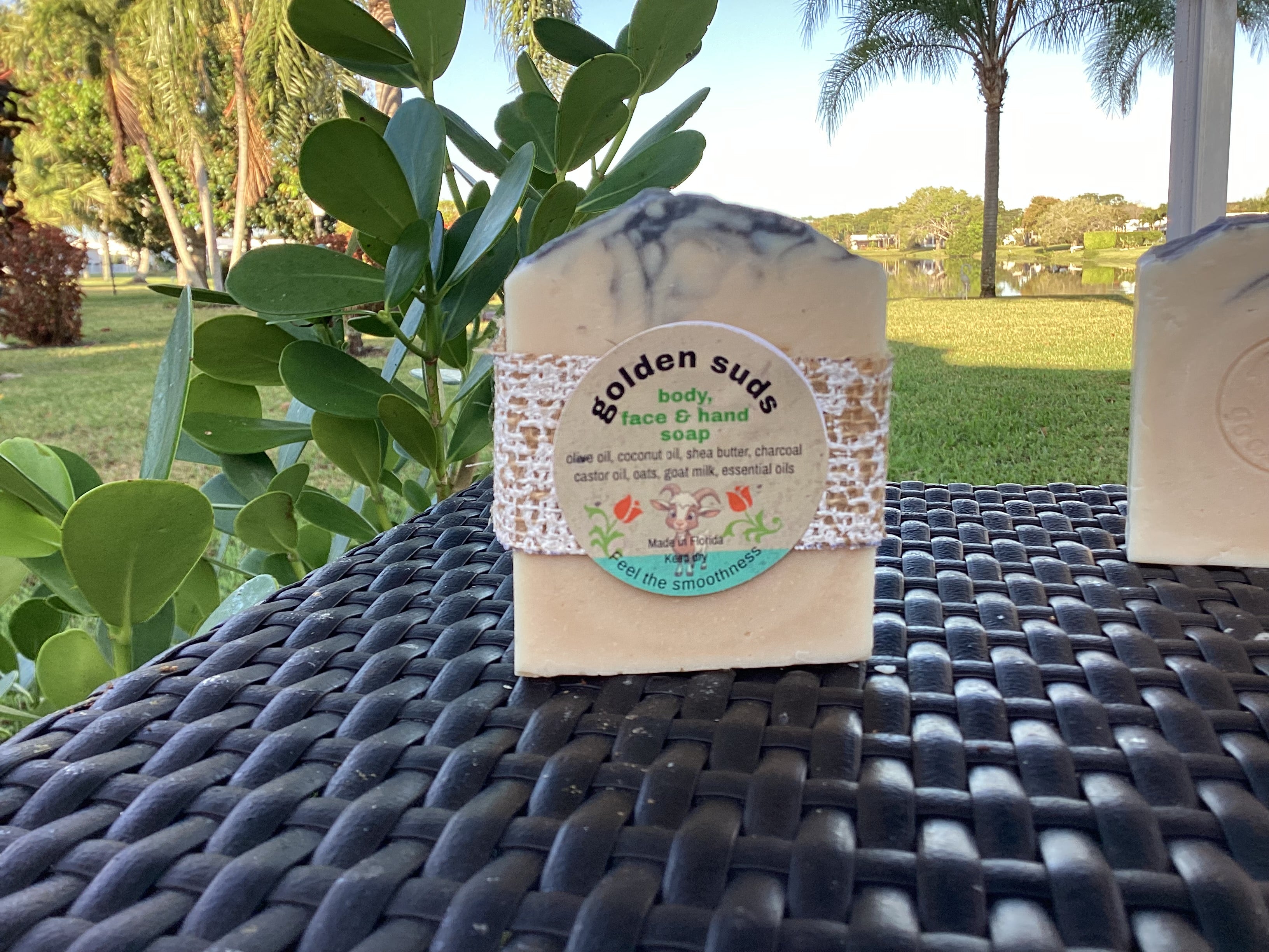 Herbal Flower Garden perfect herbal combination of Lavender Sage followed by middle notes of dill, patchouli and musk.