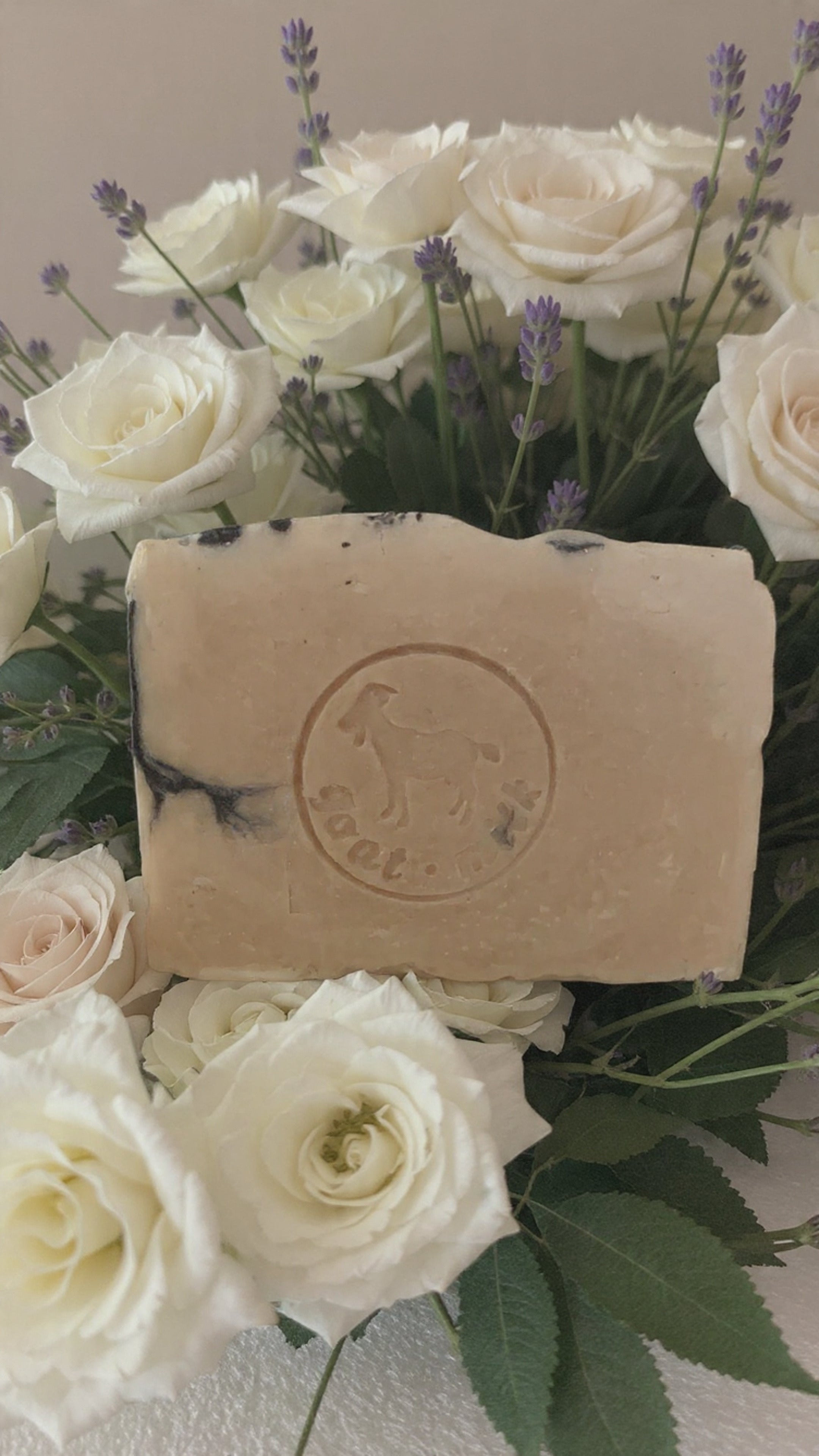 Lavender Dream is a lover’s dream, tranquil combination of fresh herbs and italian bergamot, followed by the middle notes of clay sage.