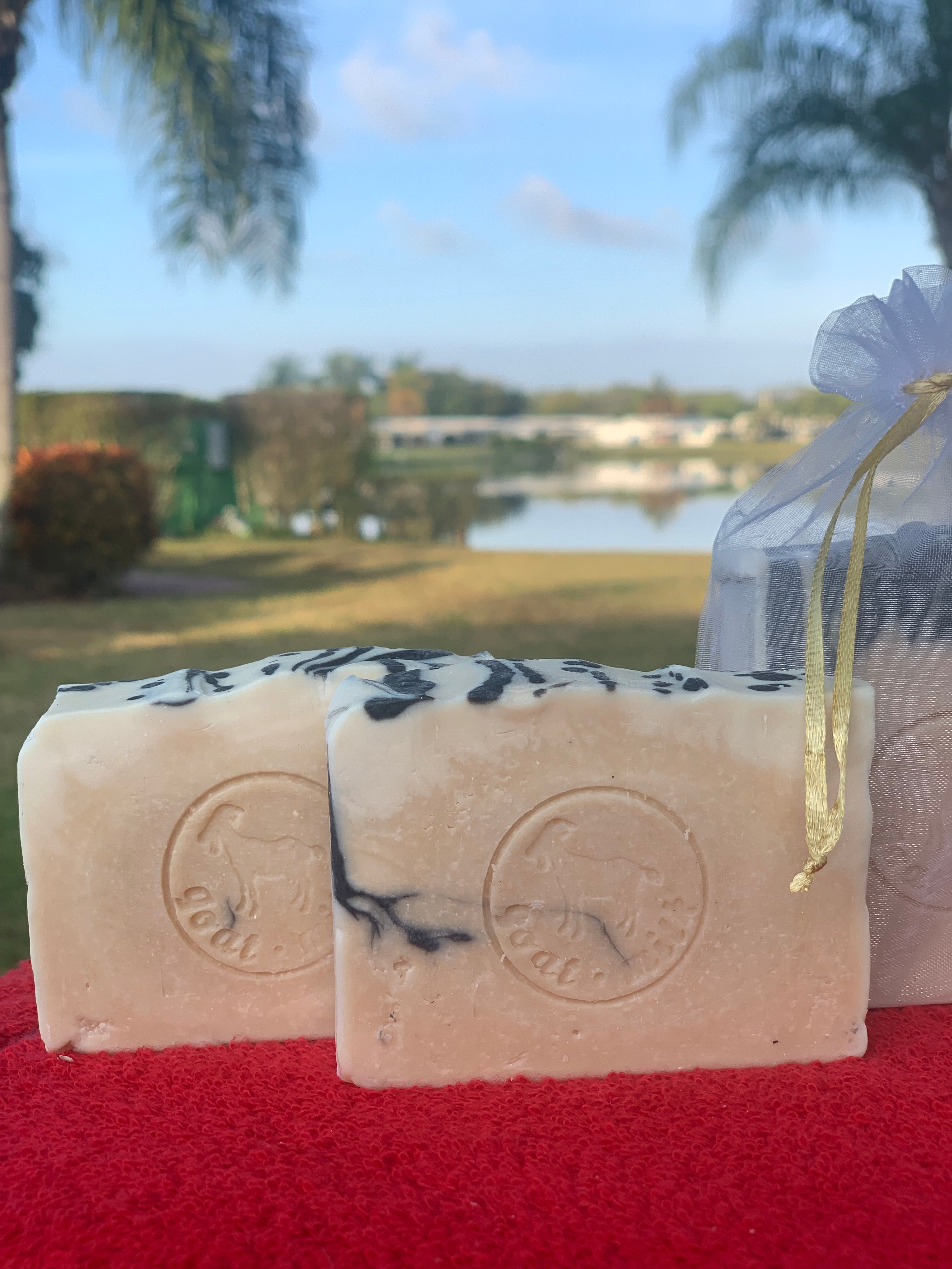 Lavender Dream is a lover’s dream, tranquil combination of fresh herbs and italian bergamot, followed by the middle notes of clay sage.